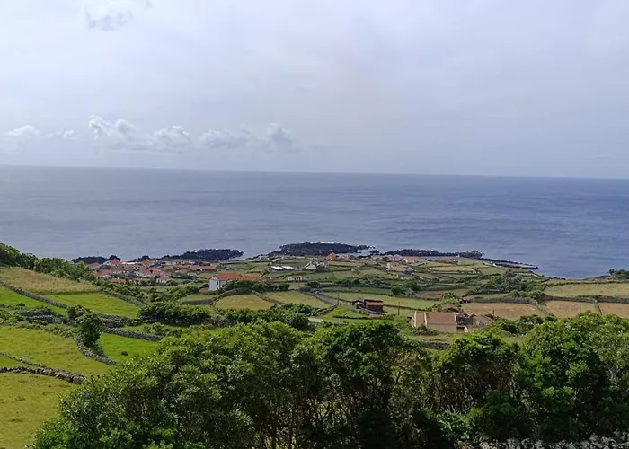 Chez Tronqueira 43 *